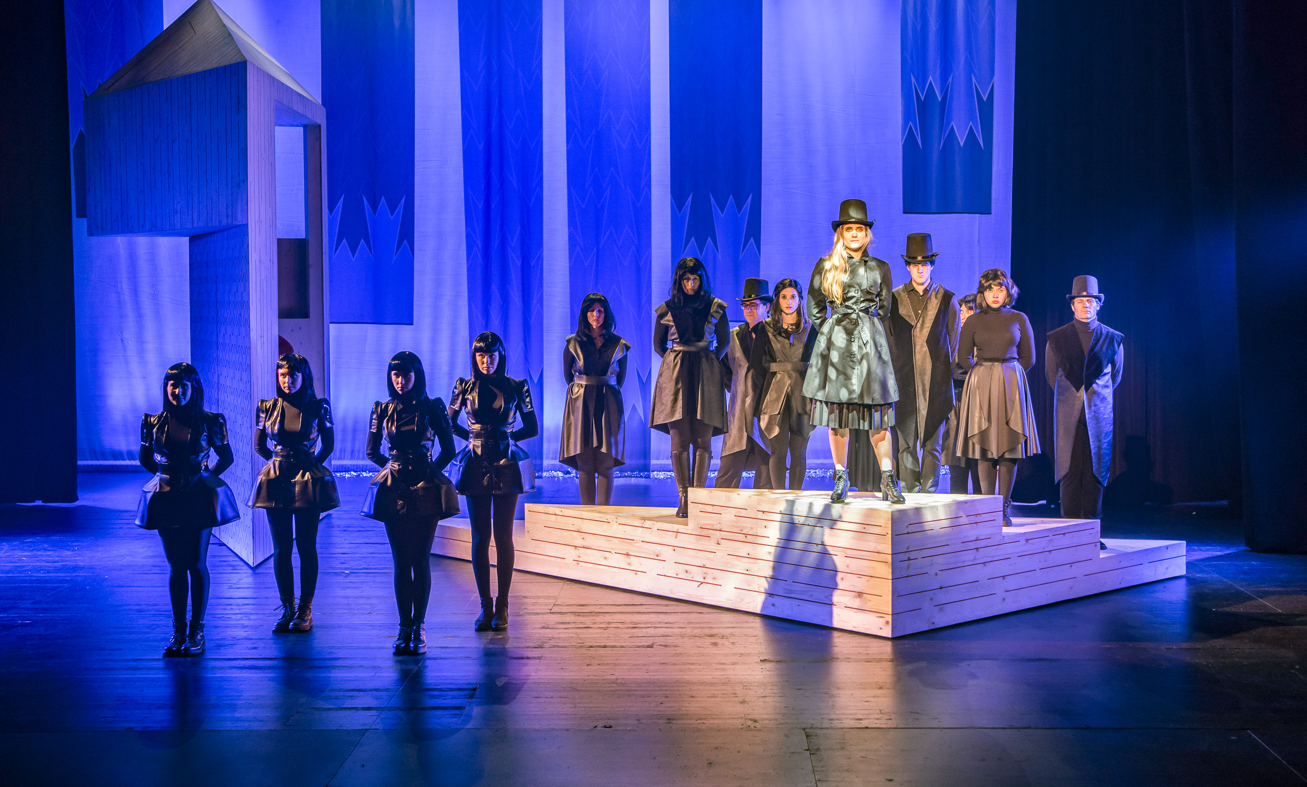 Umbra, Musical, LaPoste, Visp, Kostüm, Kostümbild, Claudia Pfammatter, Design, Konzept, Entwurf