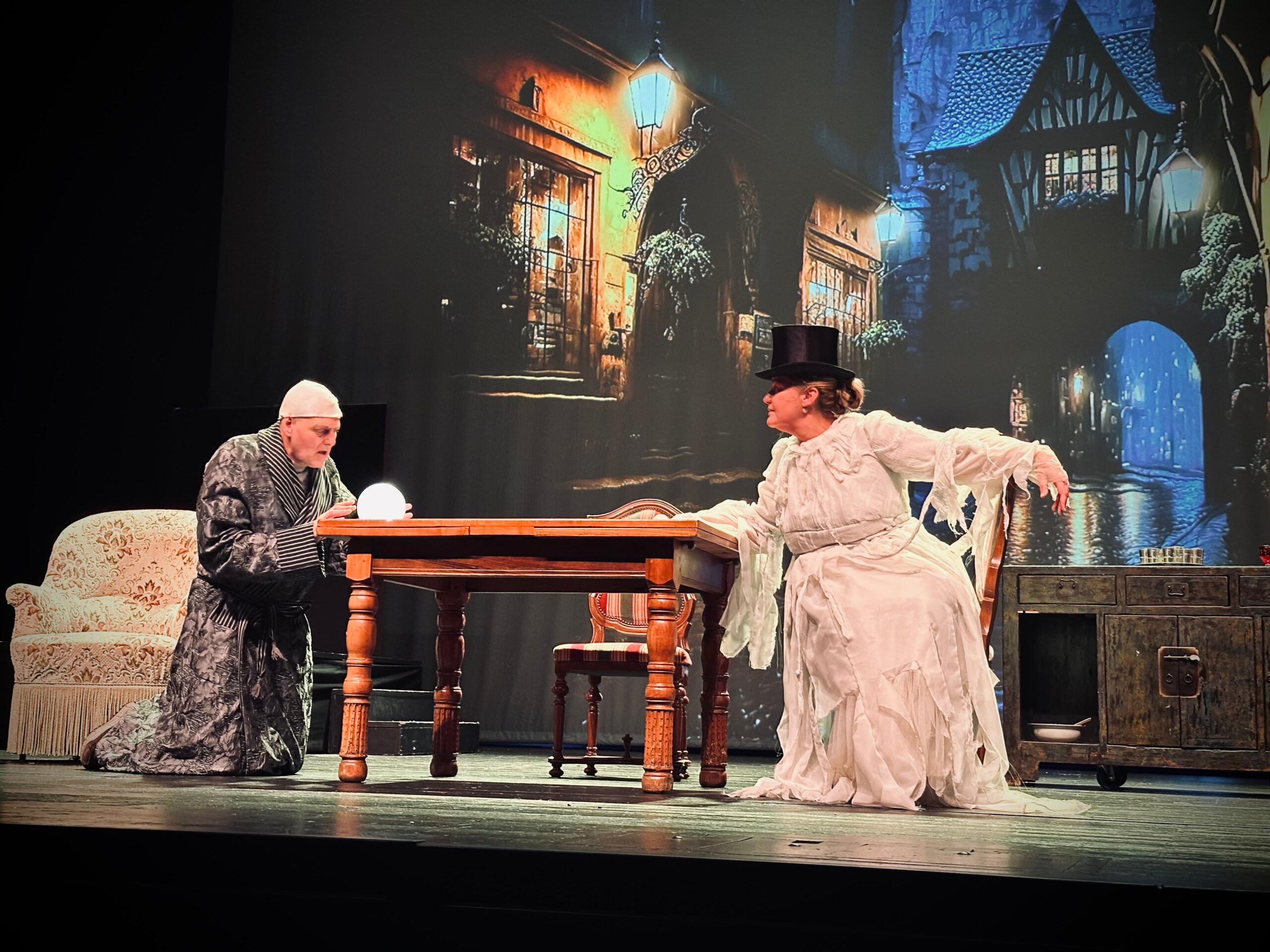 Scrooge, Weihnachtsgeschichte, Visper Theater, historische Kostüme, Visp, Kostüm, Kostümbild, Claudia Pfammatter, Design, Konzept, Entwurf